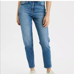 AE stretch mom jean NWT *donating on 4/1*